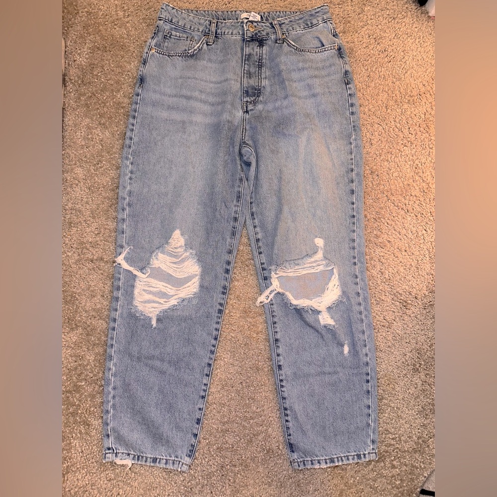 Used- Women Ripped Jeans - Size 30